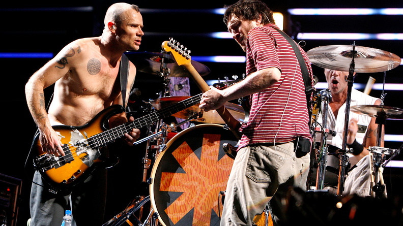 red-hot-chili-peppers-010335.jpg
